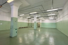 Сдам склад 877кв.м,5этаж,пандус