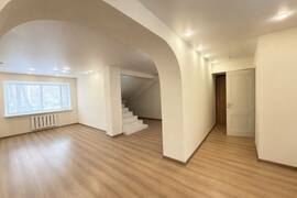 СДАМ В ЦЕНТРЕ 250м ПОД САЛОН