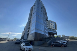 ПОД АВТОСАЛОН В ЦЕНТРЕ 